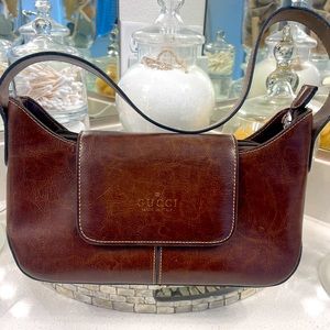 Gorgeous small Gucci purse. Inside and out is flawless. Great for a night out!